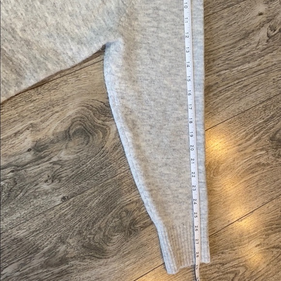 Aritzia Wilfred Sweater - Picture 11 of 11